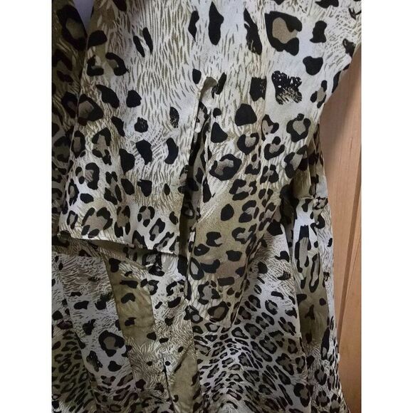 Leopard Print Button-Up Flowy Blouse W 3/4 Sleeves & V-Neck animal mob wife 2x - Picture 8 of 13